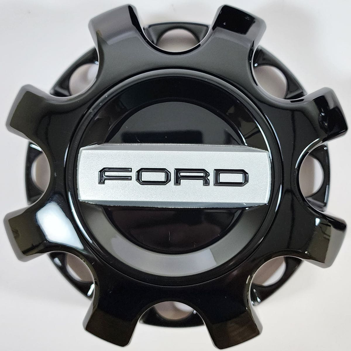 thumbnail image 2 of Ford OEM Gloss Black 8-Lug Center Cap (KC3J-1A096-BC) For 2019-2024 F250 – Take Off (Minor Marks) 2 of 2